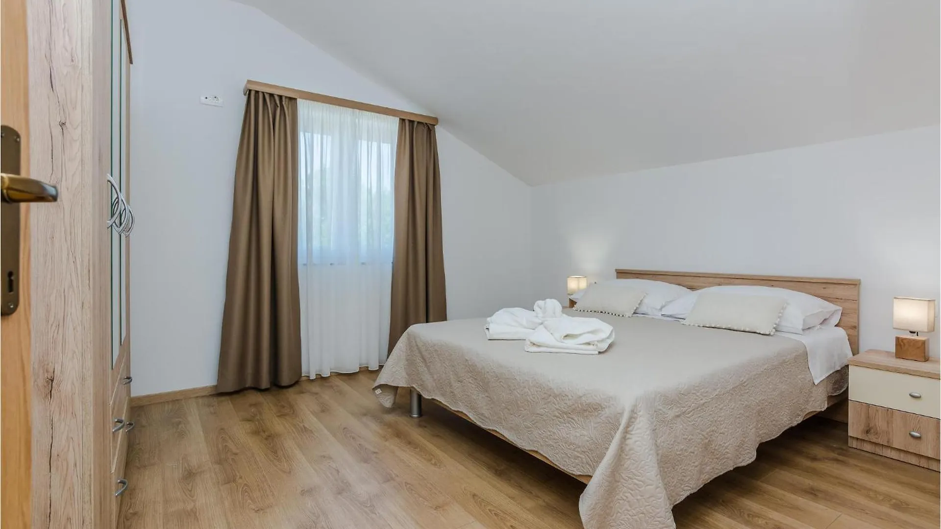 Awesome Apartment In Privlaka With House Sea View